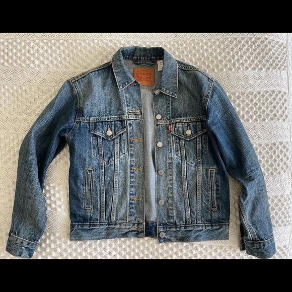 Levi’s Jean Jacket - Picture 1 of 4